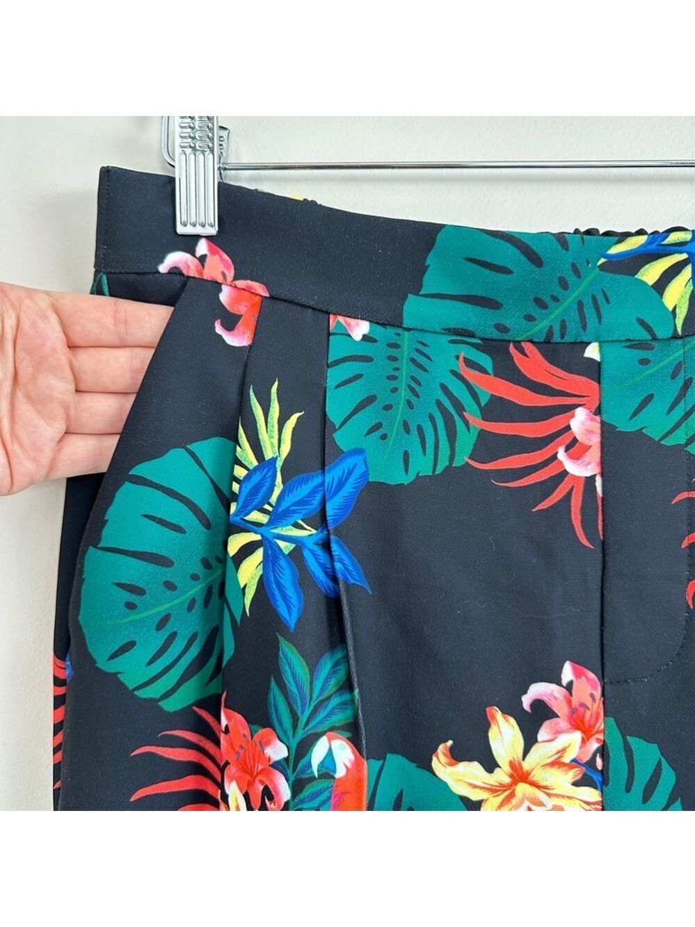 Women's Contemporaine Pants Black Multi Tropical Size 8 - Picture 3 of 10
